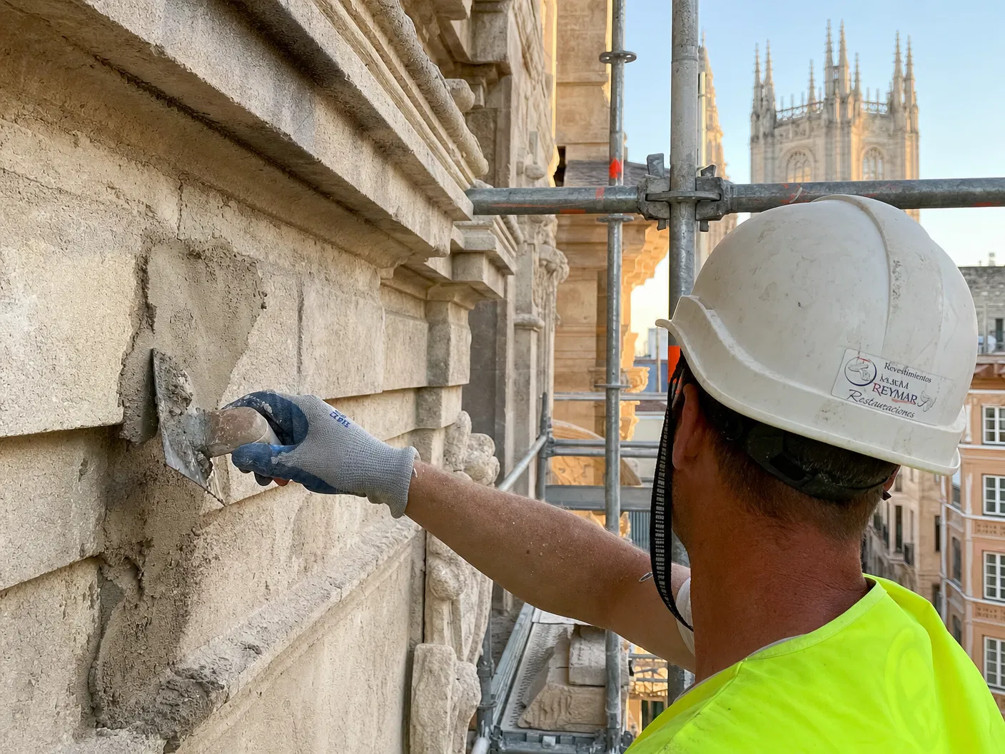 Reparación y restauración de una fachada de piedra